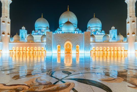 Sheikh Zayed Grand Mosque in Abu Dhabi with two minarets lighting at twilight, Emirate of Abu Dhabi, United Arab Emirates, UAE
