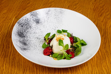 Buratta salad with tomatoes