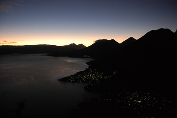 Obraz premium sunrise over lake Atitlan in Guatemala