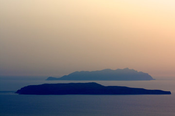 Fototapeta premium Islands in the mist at sunset