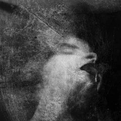 Photo sur Aluminium Noir et blanc Cri d& 39 horreur. Visage de femme qui crie. Tourné avec une longue exposition.
