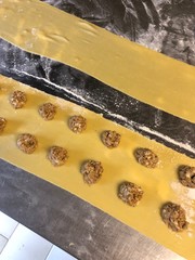 pasta fresca tortellini tortellino chef cuoco fatto in casa Italia cucina tortelli ristorante