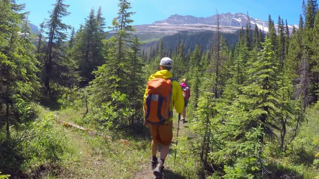 Couple hiking in the mountain 4k