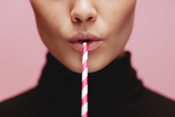 Face of a woman with straw - obrazy, fototapety, plakaty