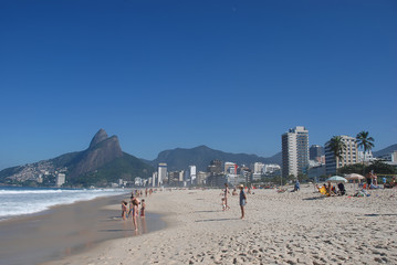 Fototapeta premium The beautiful sandy Ipanema Beach in Rio de Janeiro, Brazil