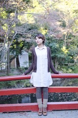 Fototapeta premium Japanese Girl poses on the street in Kamakura, Japan. Kamakura is an area located in Kanagawa where is a bit south of Tokyo.