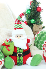 可愛いフェルトのサンタクロースと毛糸のクリスマスボール