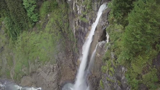 Flight across the Pochtenfall in the Bernese Oberland.