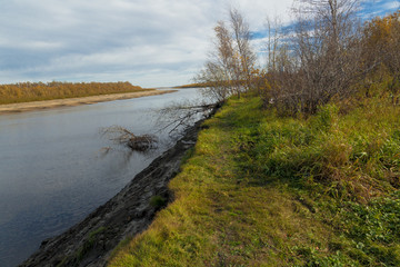 Steep and gently sloping bank of a wide river