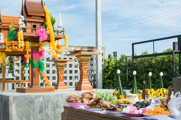 MUANG, SAMUTPRAKARN- SEPTEMBER 6 : Unidentified man is in worship the shrine of city pillar on September 6, 2018 at The shrine of city pillar, Muang,Samutprakarn, Thailand.