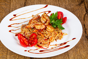 Wok noodle with prawn