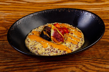 Porridge with quinoa
