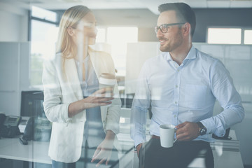 Obraz premium Talk about work at the break.