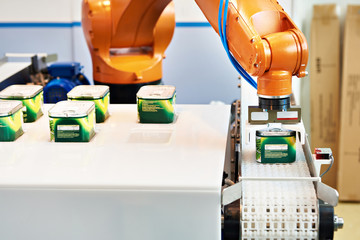 Automatic robot manipulator in factory