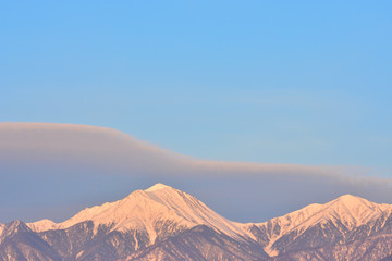朝焼けの常念岳と横通岳