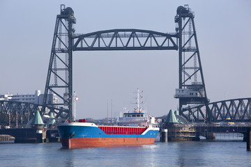Naklejka premium Bridge de Hef in Rotterdam