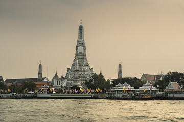 Fototapeta na wymiar A view of the Wat Arun Temple from the Chao Phraia river in Bangkok, Thailand