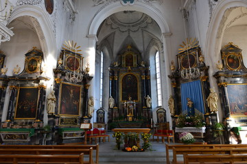 Fototapeta na wymiar Innenansicht Stadtpfarrkirche Maria Himmelfahrt (Baden) Kanton Aargau 