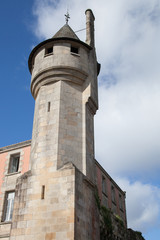 Fototapeta premium Tour aux multiples formes (carrée, hexagonale,ronde) à Quimper (Finistère)