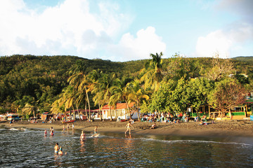 Guadeloupe, fin de baignade sur la plage de Malendure