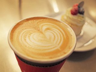 ラテアートとケーキ