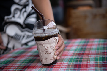 Employees in coffee shops are sending coffee mugs to customers.
