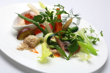 オーガニック野菜の前菜サラダ