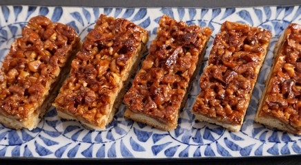 Cake with walnuts.