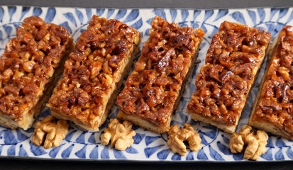 Cake with walnuts.