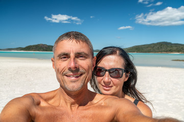Fototapeta premium Happy couple in the 40s during a ocean holiday. Travel concept