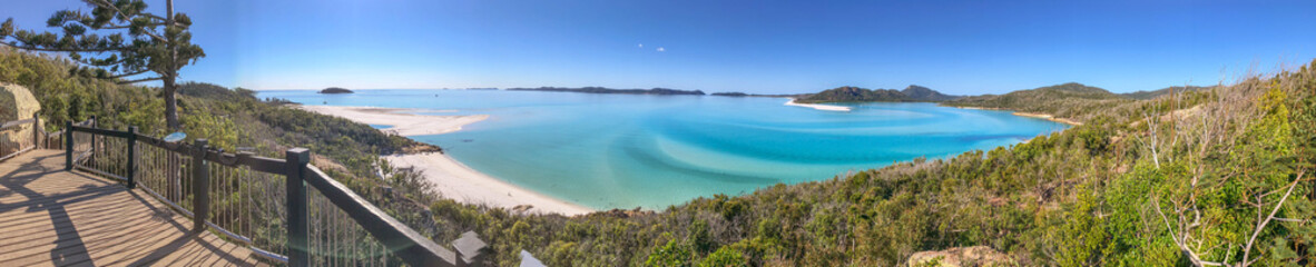 Panoramablick auf das Luftbild von Whitehaven Beach von Hill Inlet, Queensland - Australien