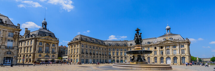 Naklejka premium BORDEAUX, FRANCE - MAY 18, 2018: View on the Place de la Bourse. Copy space for text.