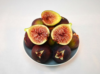 figs on a plate 