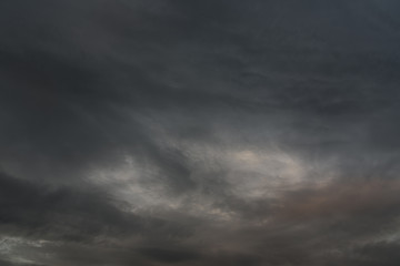 Obraz premium Ponure ciężkie chmury