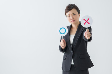 バツを持つ女性