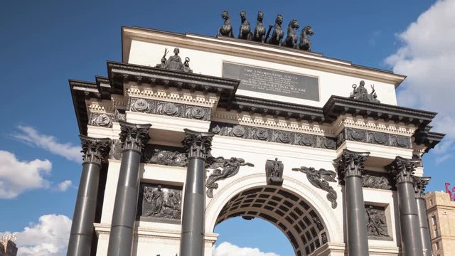 Triumphal Arch square hyperlapse 