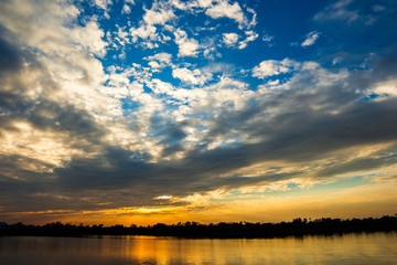 Obraz premium colorful dramatic sky with cloud at sunset.
