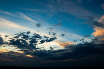 Obraz premium colorful dramatic sky with cloud at sunset.