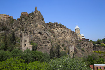 .Древняя крепость на горе в Тбилиси.Грузия.Вертикально.горизонтально.