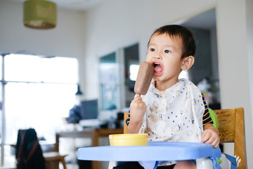 Children eating ice cream