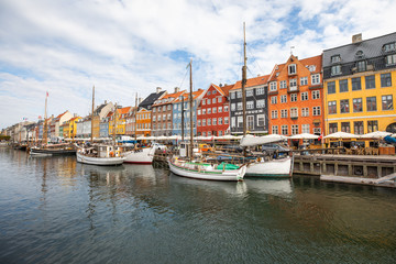Fototapeta na wymiar Colorful canal of Nyhavn on a summer day. Copenhagen, Denmark.