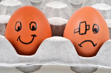 Un œuf content et un œuf blessé 