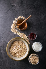 Dry oats served with fresh greek yogurt