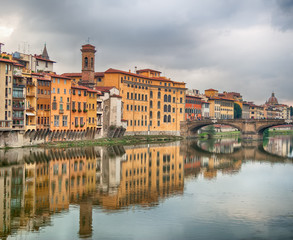 Fototapeta na wymiar Florence riverside