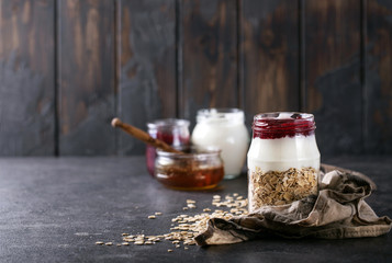 Dry oats served with fresh greek yogurt