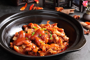 Stewed pig feet