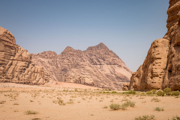 Fototapeta na wymiar Paysage du Désert en Jordanie Voyage sable et montagne 