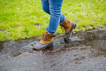Boots Splashing In Puddles 03