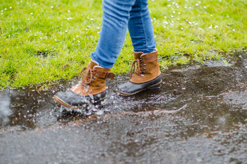 Boots Splashing In Puddles 02