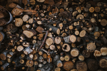 Ein Stapel Brennholz